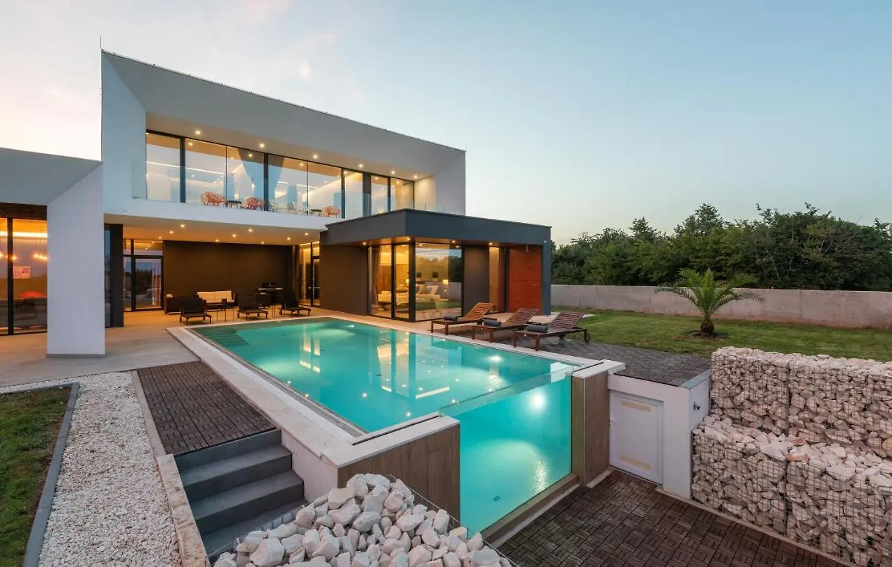 Amazing Villa In Linjan With Wifi And 4 Bedrooms Liznjan