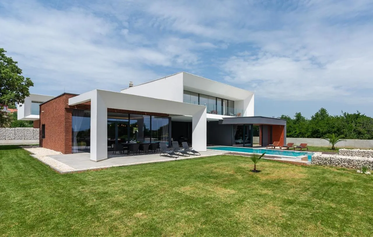 Amazing Villa In Linjan With Wifi And 4 Bedrooms Liznjan Croatia