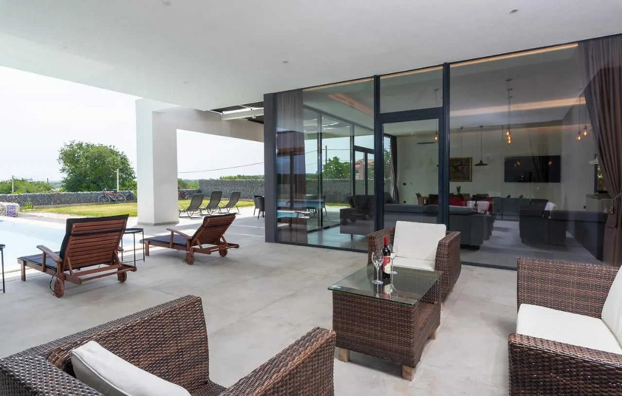 Amazing Villa In Linjan With Wifi And 4 Bedrooms Liznjan