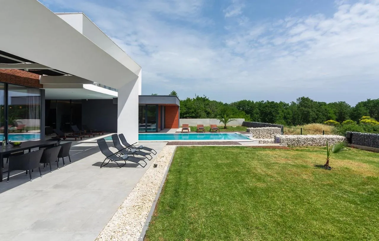 Amazing Villa In Linjan With Wifi And 4 Bedrooms Liznjan Croatia