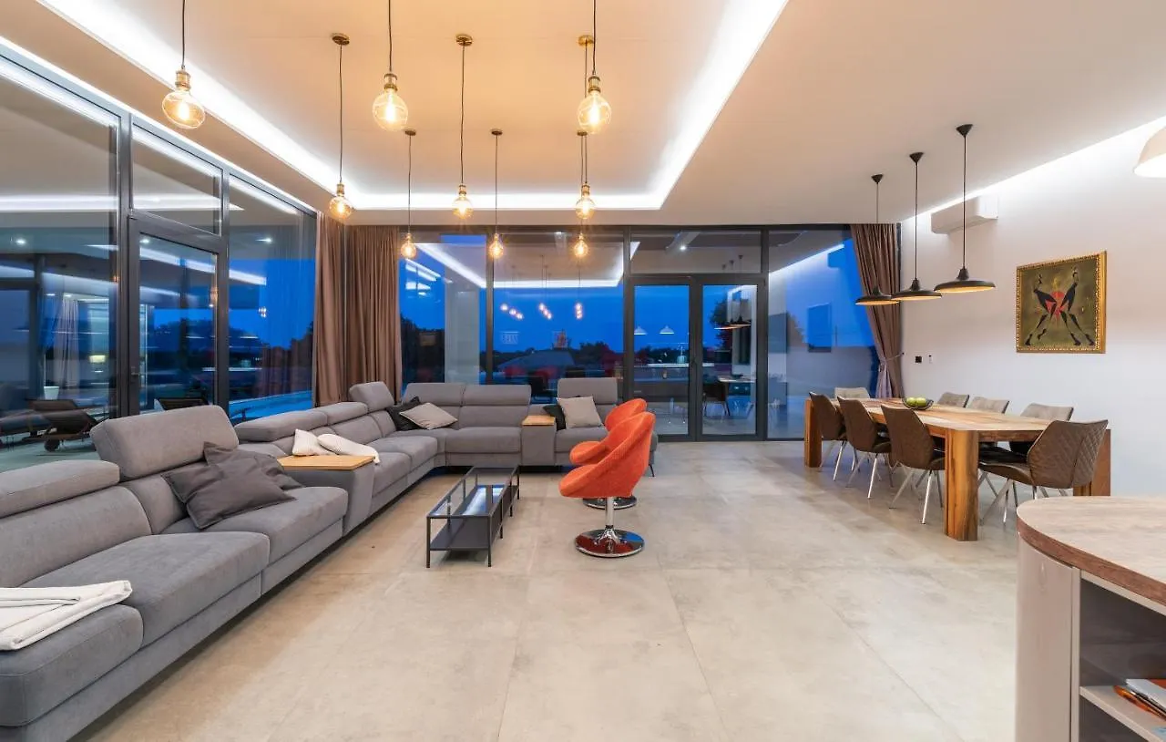 Amazing Villa In Linjan With Wifi And 4 Bedrooms Liznjan