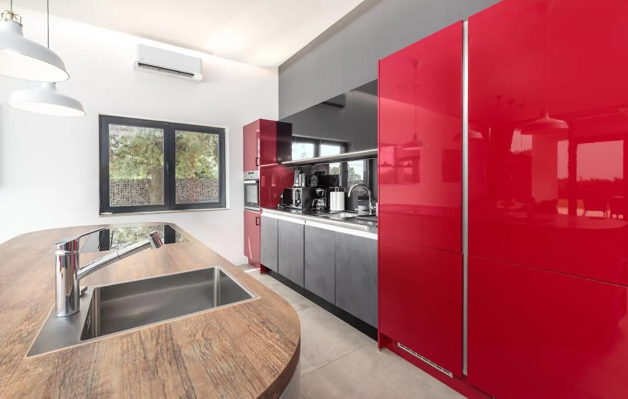 Amazing Villa In Linjan With Wifi And 4 Bedrooms Liznjan