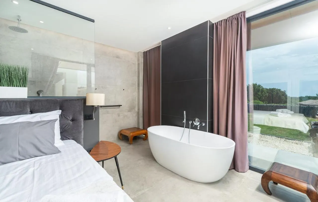 Amazing Villa In Linjan With Wifi And 4 Bedrooms Liznjan Croatia