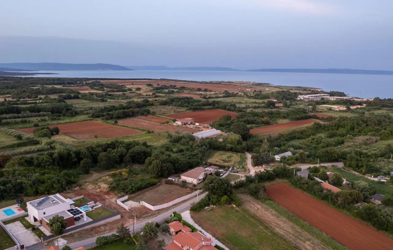 Amazing Villa In Linjan With Wifi And 4 Bedrooms Liznjan