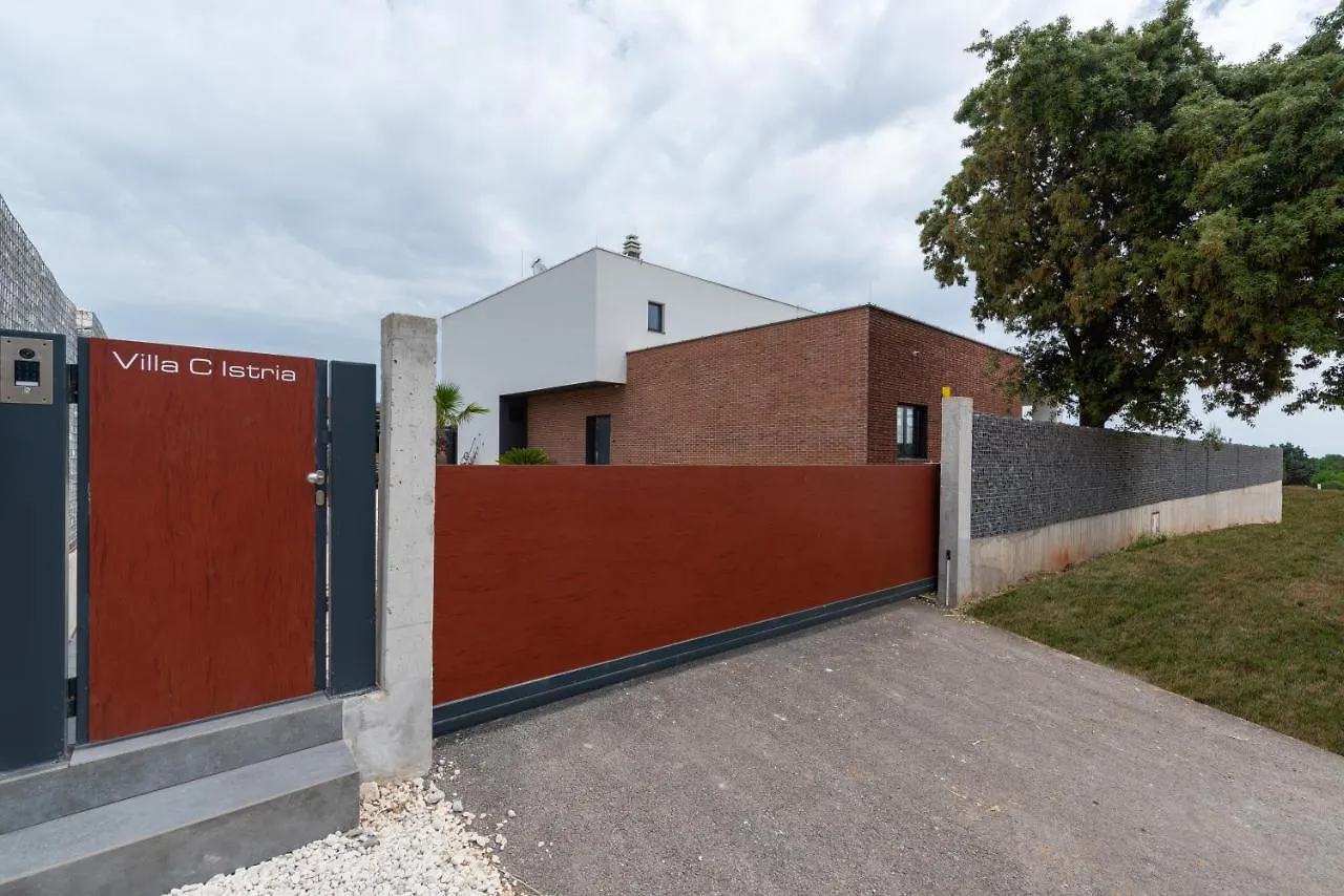 Amazing Villa In Linjan With Wifi And 4 Bedrooms Ližnjan 0*,