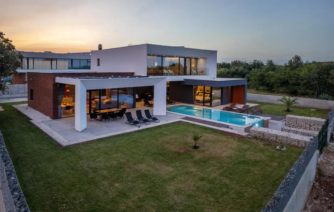 Amazing Villa In Linjan With Wifi And 4 Bedrooms Liznjan