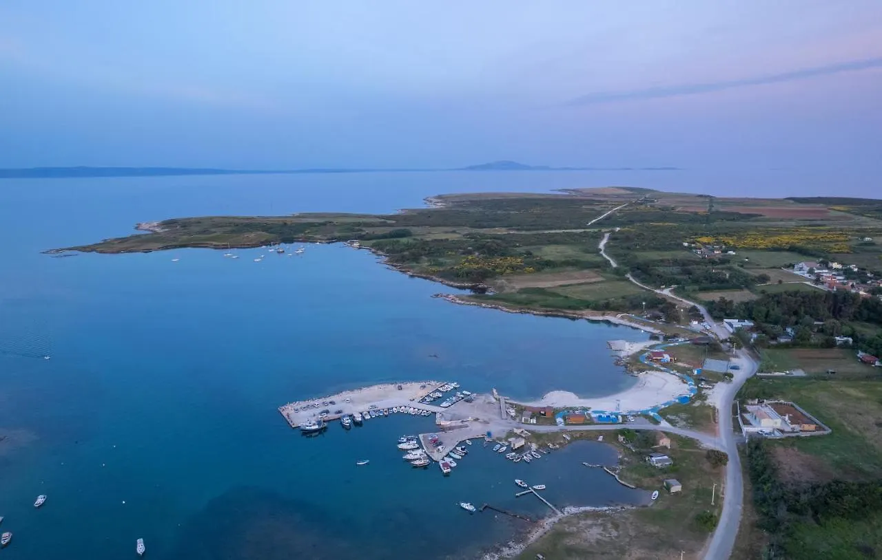Amazing Villa In Linjan With Wifi And 4 Bedrooms Liznjan