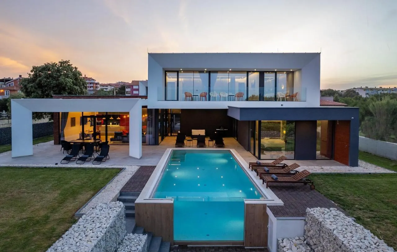 Amazing Villa In Linjan With Wifi And 4 Bedrooms Liznjan Croatia