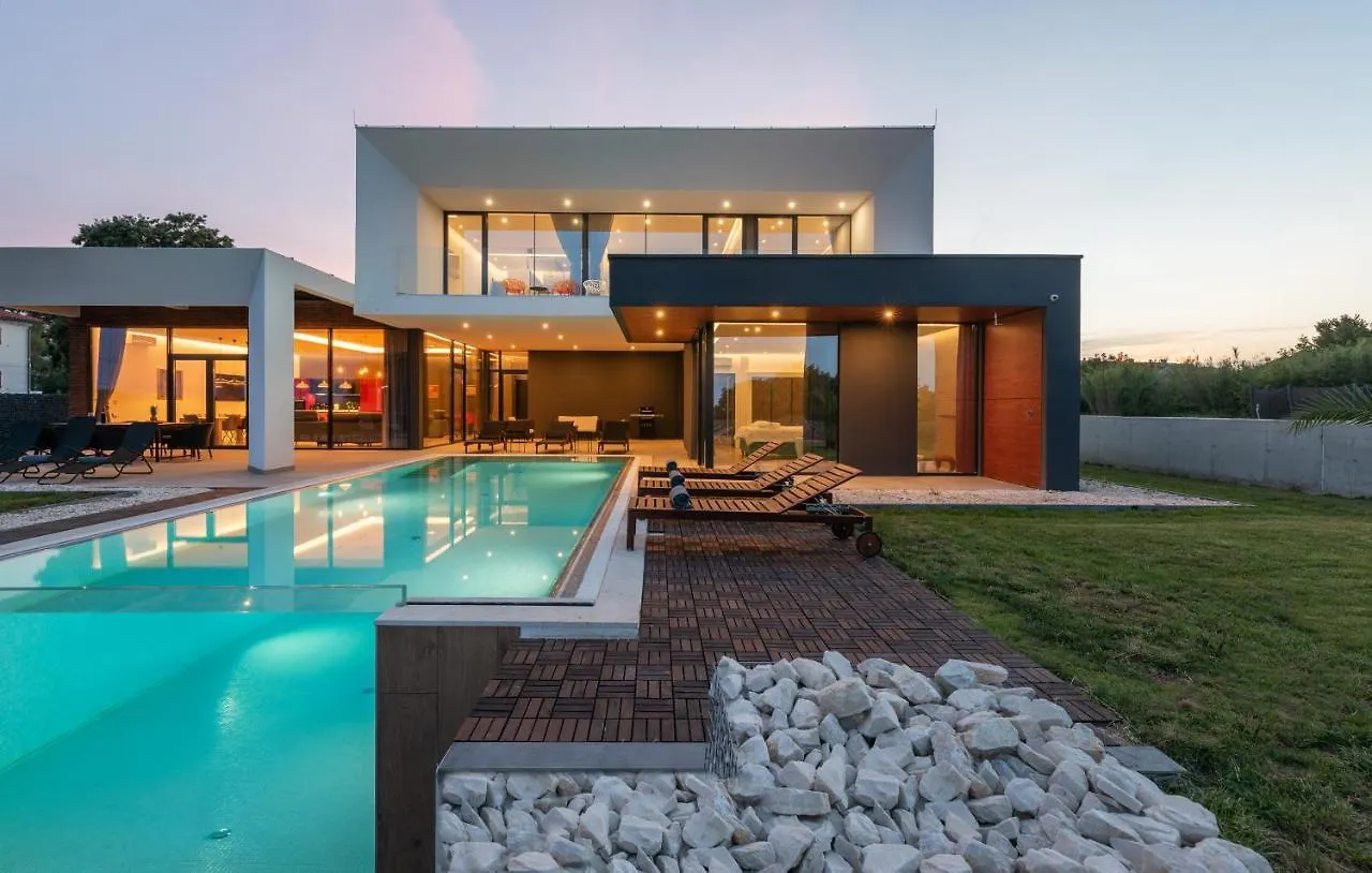 Amazing Villa In Linjan With Wifi And 4 Bedrooms Liznjan 0*,  Croatia