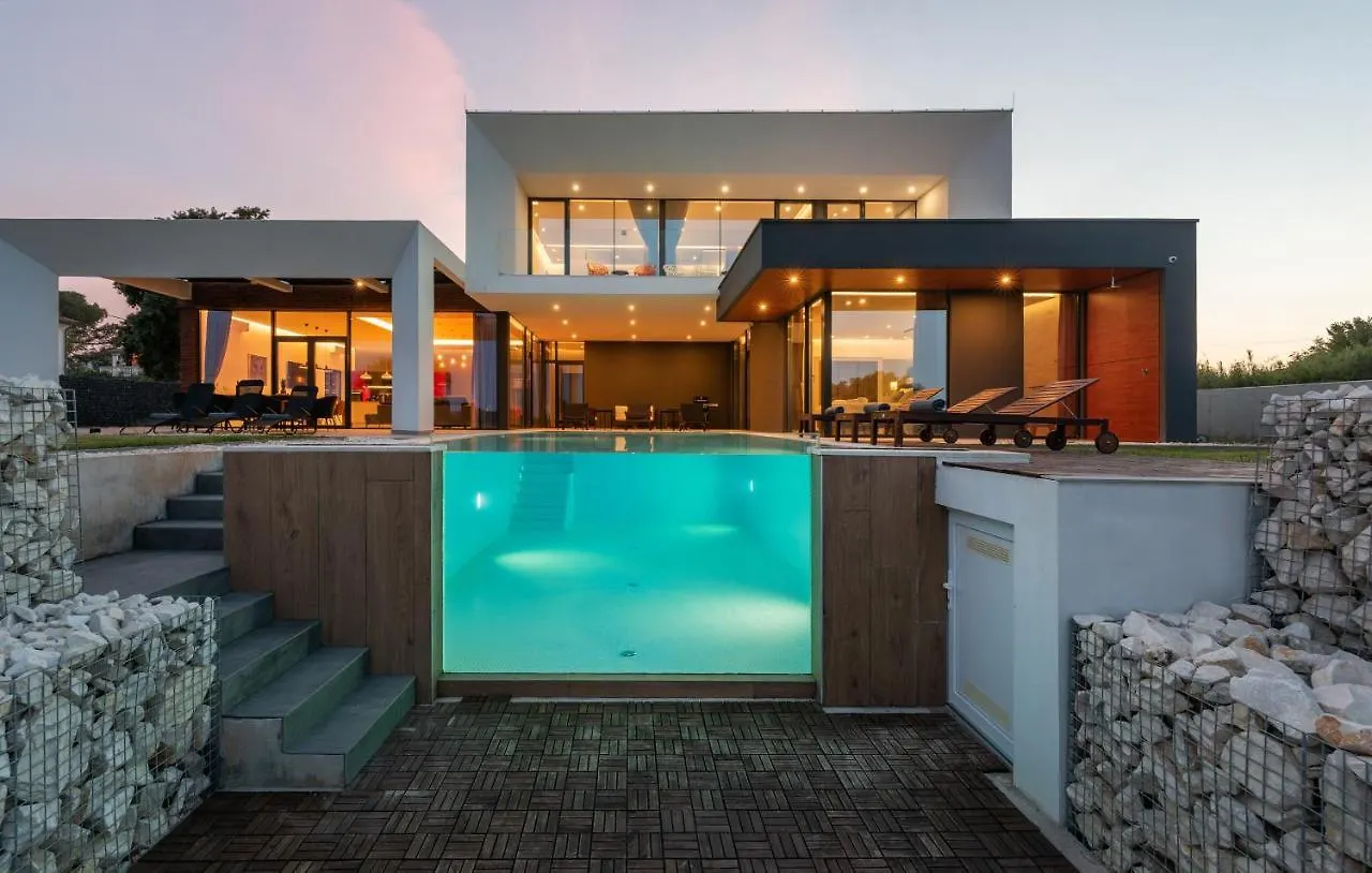 Amazing Villa In Linjan With Wifi And 4 Bedrooms Liznjan