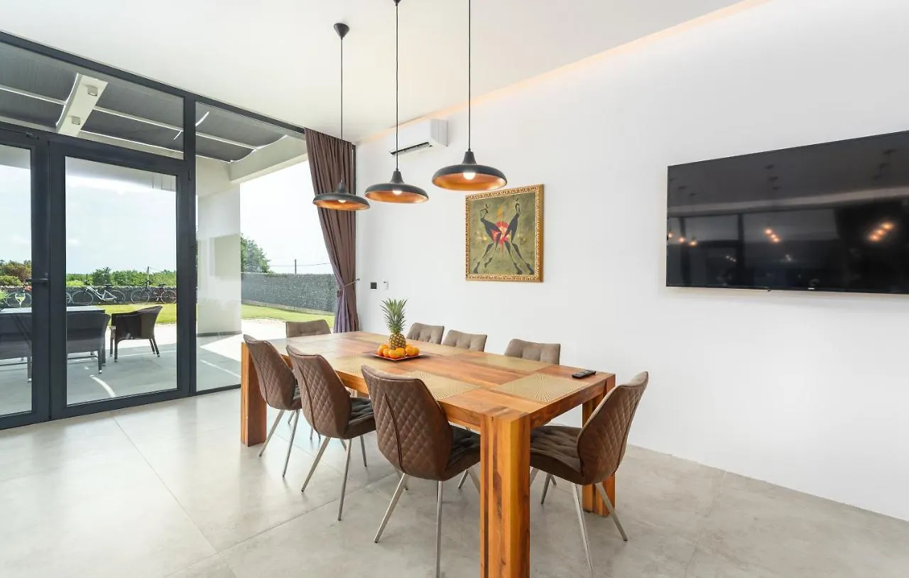 Amazing Villa In Linjan With Wifi And 4 Bedrooms Liznjan