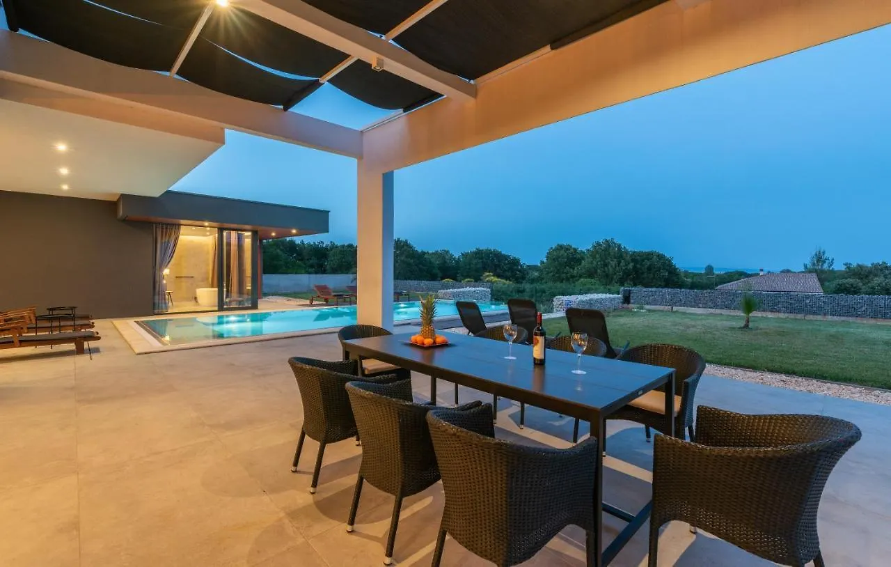Amazing Villa In Linjan With Wifi And 4 Bedrooms Liznjan 0*,