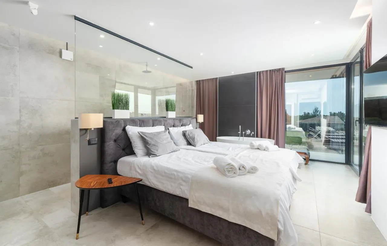 Amazing Villa In Linjan With Wifi And 4 Bedrooms Liznjan