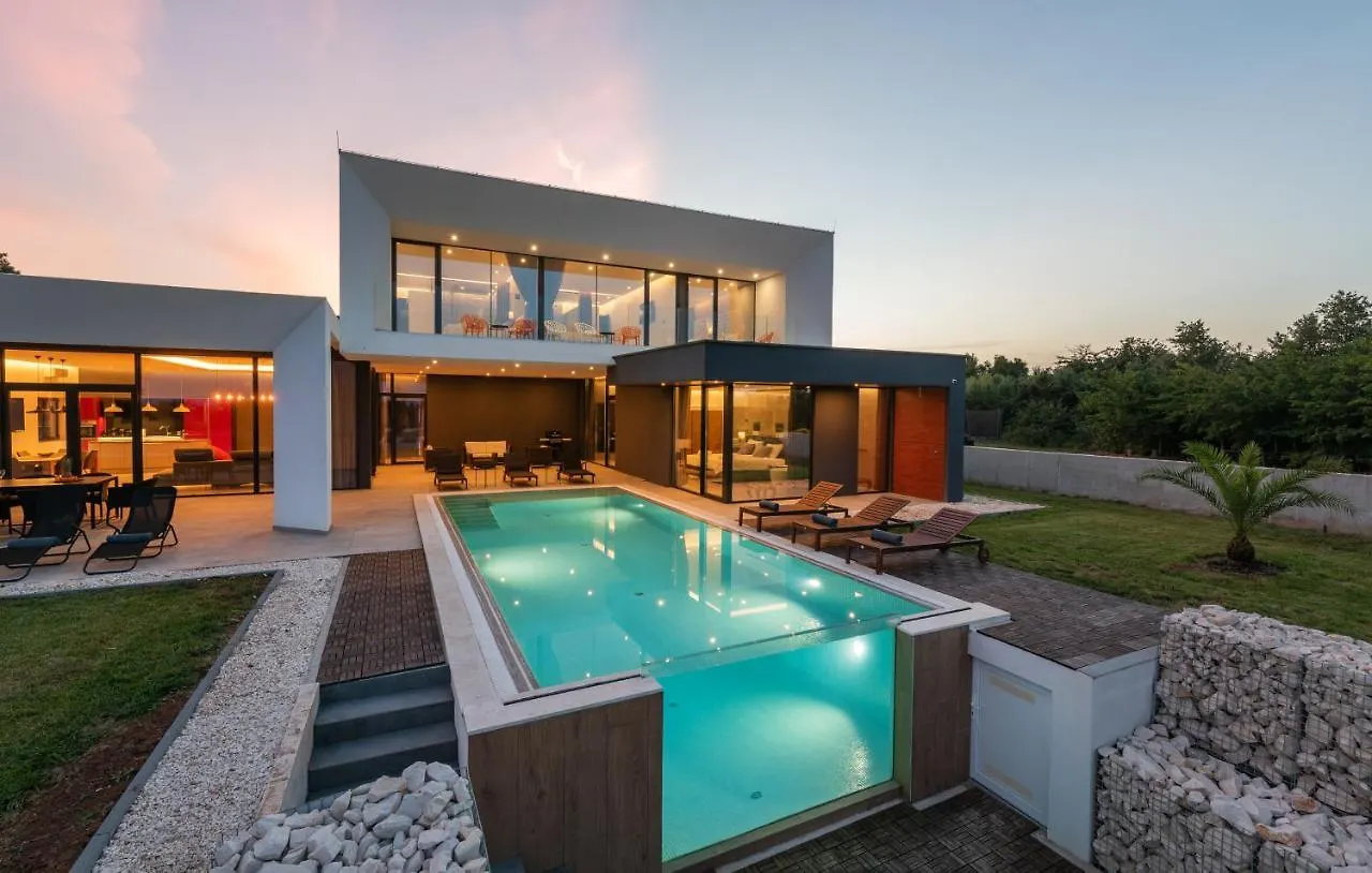 Amazing Villa In Linjan With Wifi And 4 Bedrooms Liznjan Croatia
