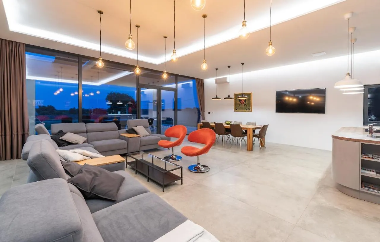 Amazing Villa In Linjan With Wifi And 4 Bedrooms Liznjan