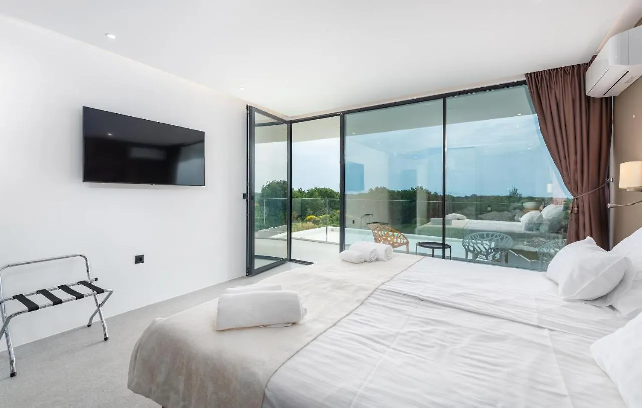 Amazing Villa In Linjan With Wifi And 4 Bedrooms Liznjan Croatia