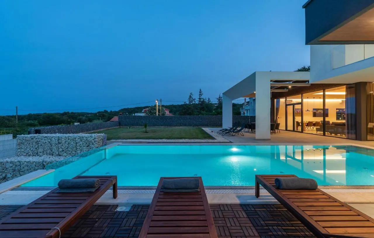 Amazing Villa In Linjan With Wifi And 4 Bedrooms Ližnjan