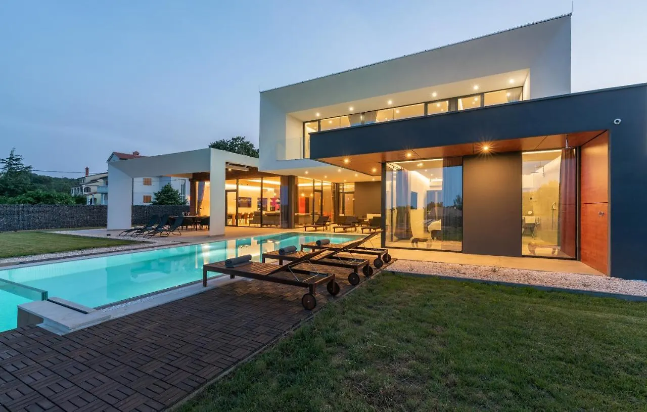 Amazing Villa In Linjan With Wifi And 4 Bedrooms Liznjan 0*,  Croatia