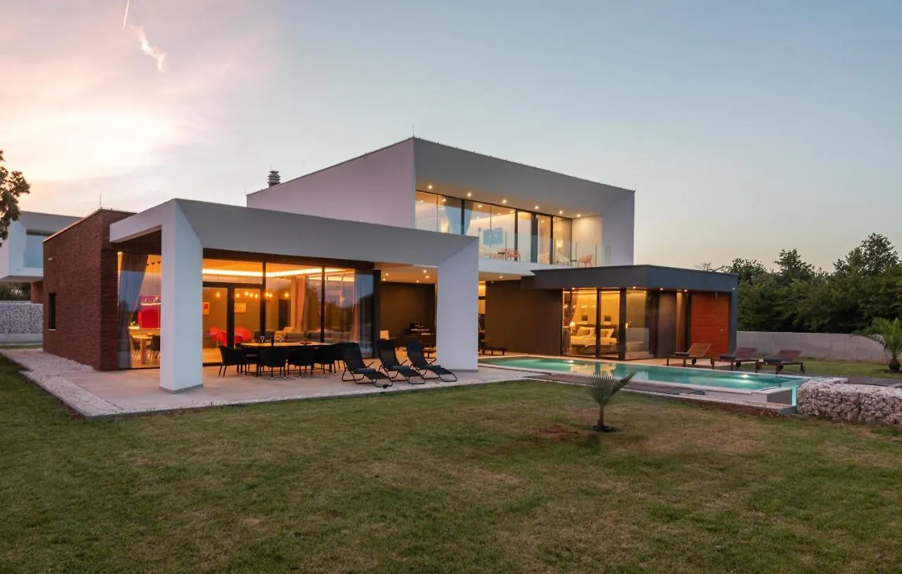 Amazing Villa In Linjan With Wifi And 4 Bedrooms Ližnjan